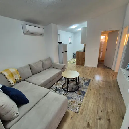 Apartment Hana & Sara Vir